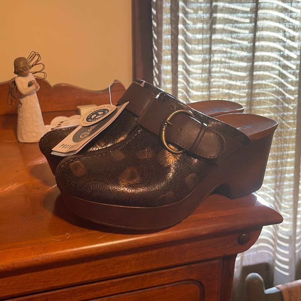 Baretraps clogs